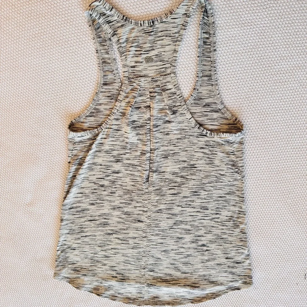 LULULEMON Salute the Sun Light Gray Racerback Tank Top w Vented Back